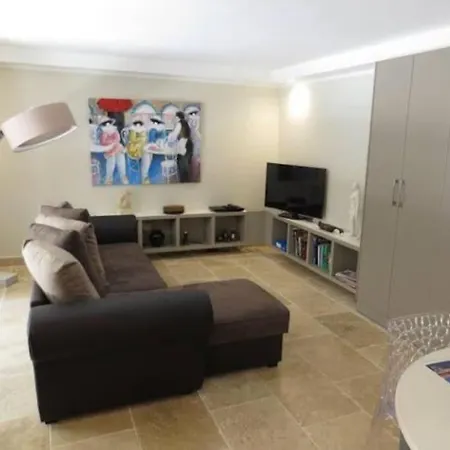 Agreable Maison Avec Sa Piscine Privee Cagnes-sur-Mer